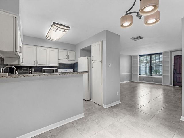 2647 Marilee Ln, Houston, TX 77057