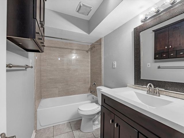 2647 Marilee Ln, Houston, TX 77057