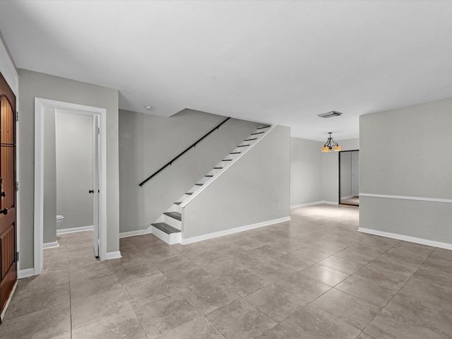 2647 Marilee Ln, Houston, TX 77057