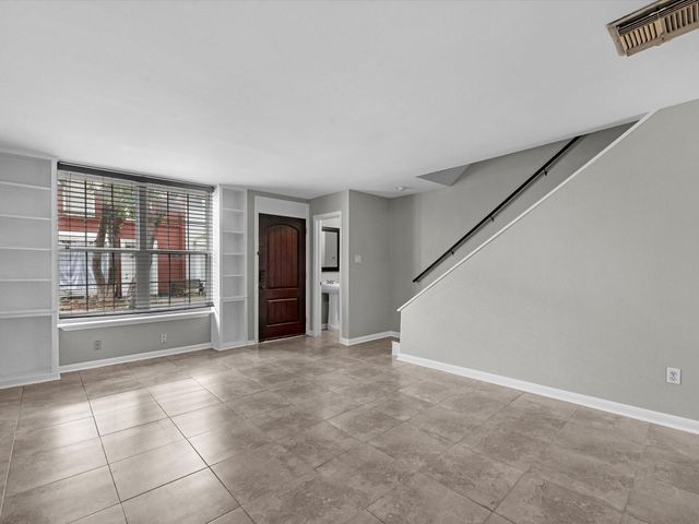 2647 Marilee Ln, Houston, TX 77057