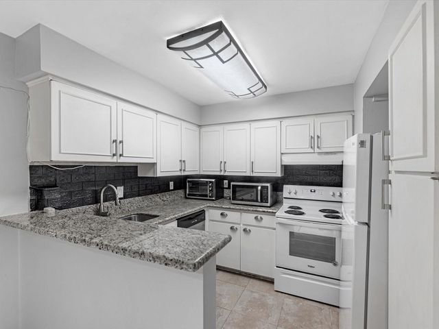 2647 Marilee Ln, Houston, TX 77057