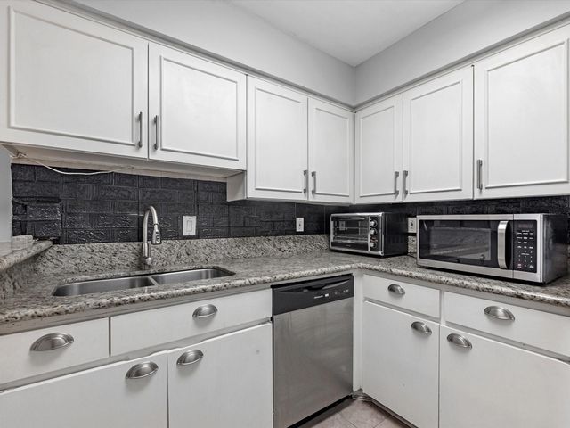 2647 Marilee Ln, Houston, TX 77057