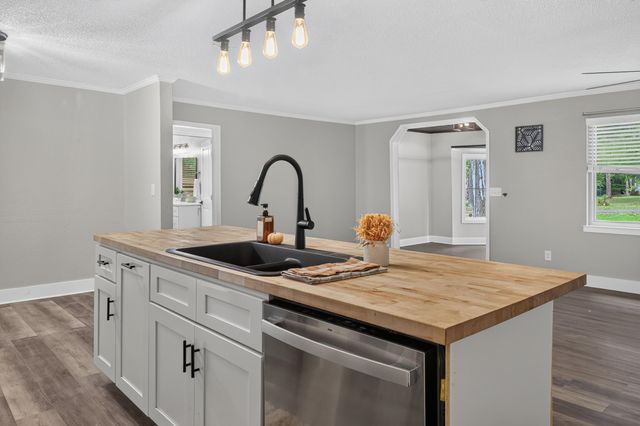 89 Alexander Way, Lookout Mountain, GA 30750