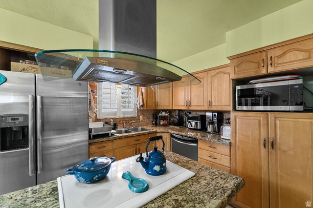 1093 E COLIMA DR, Sandy, UT 84094