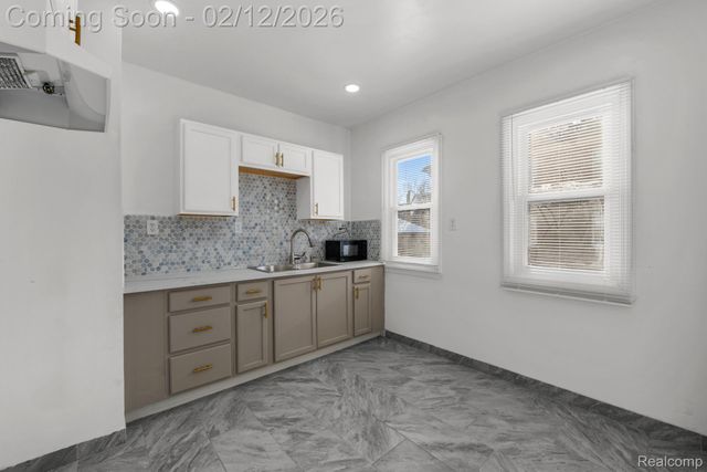 3307 Fullerton Street, Detroit, MI 48238