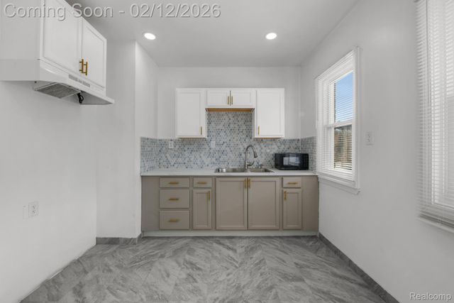 3307 Fullerton Street, Detroit, MI 48238