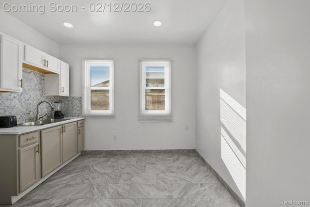 3307 Fullerton Street, Detroit, MI 48238