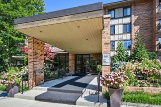 201 Lake Hinsdale Drive 111, Willowbrook, IL 60527