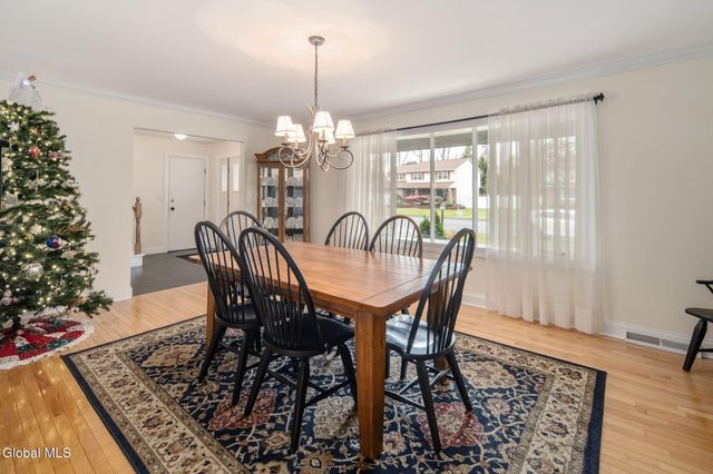 1104 McKinley Avenue, Rotterdam, NY 12303