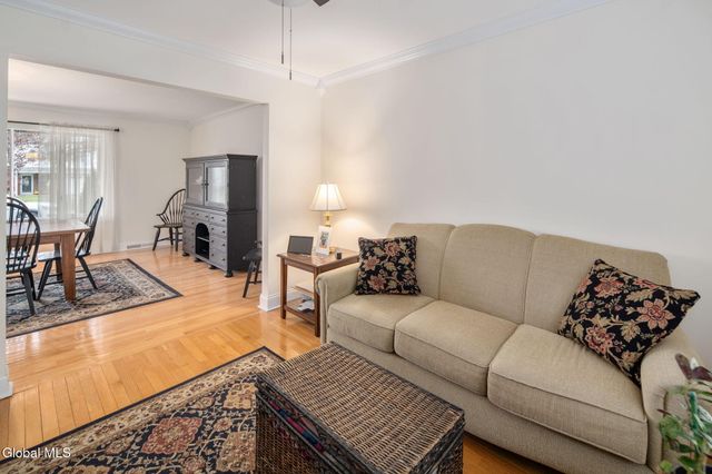 1104 McKinley Avenue, Rotterdam, NY 12303