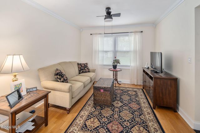 1104 McKinley Avenue, Rotterdam, NY 12303