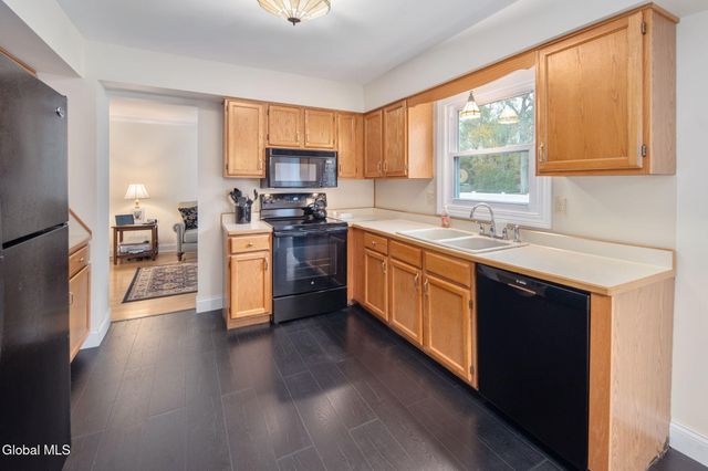 1104 McKinley Avenue, Rotterdam, NY 12303