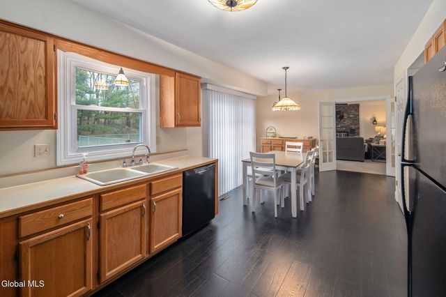 1104 McKinley Avenue, Rotterdam, NY 12303