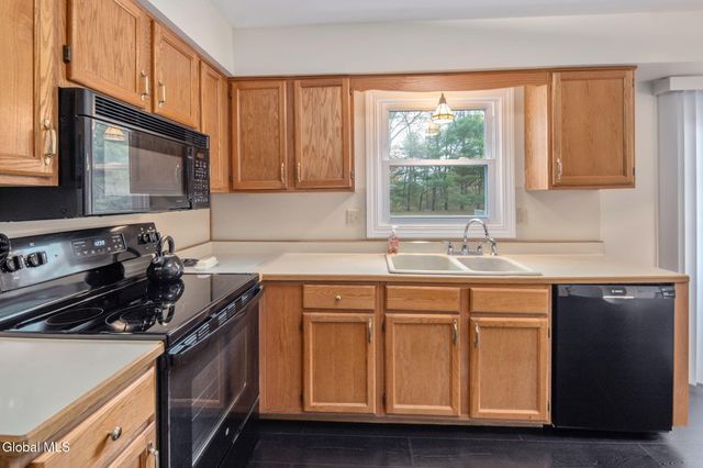 1104 McKinley Avenue, Rotterdam, NY 12303