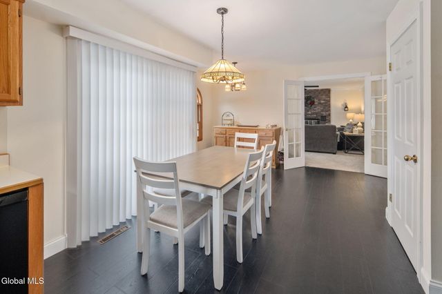 1104 McKinley Avenue, Rotterdam, NY 12303