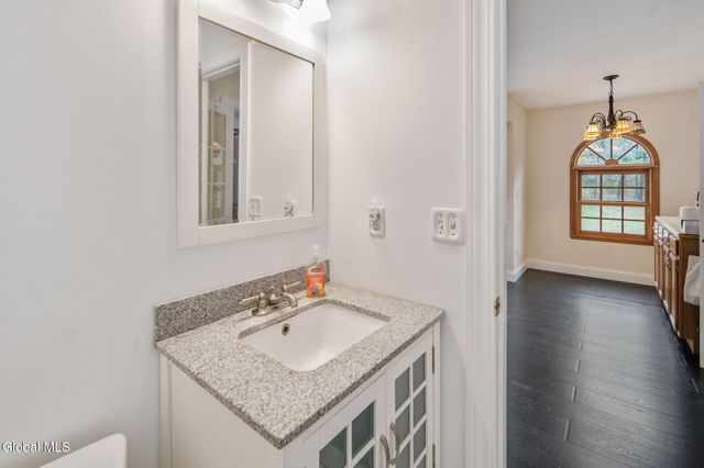 1104 McKinley Avenue, Rotterdam, NY 12303