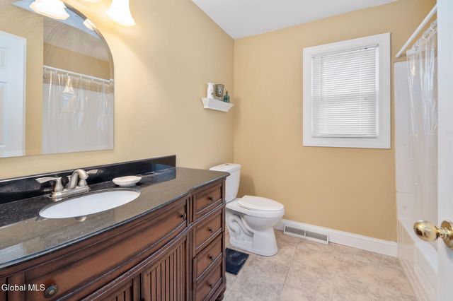 1104 McKinley Avenue, Rotterdam, NY 12303