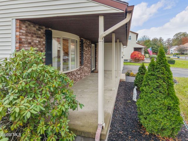 1104 McKinley Avenue, Rotterdam, NY 12303