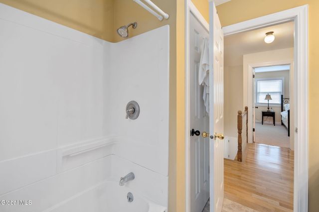 1104 McKinley Avenue, Rotterdam, NY 12303