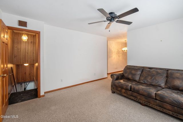 1104 McKinley Avenue, Rotterdam, NY 12303