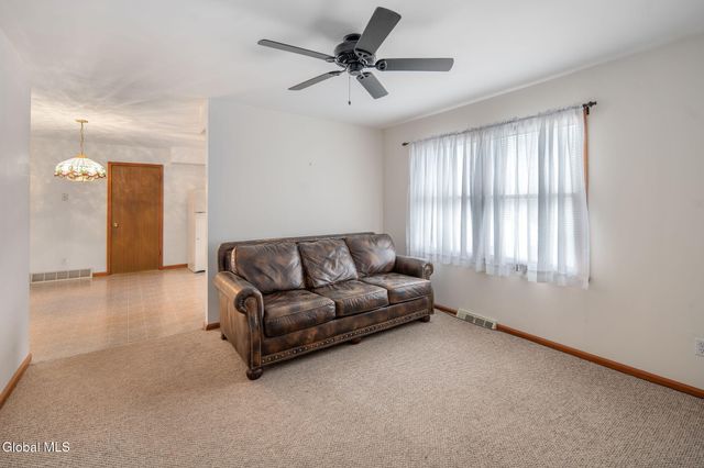 1104 McKinley Avenue, Rotterdam, NY 12303