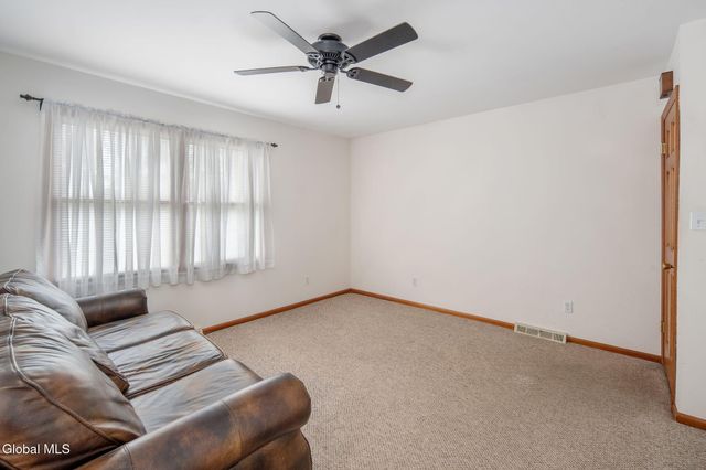 1104 McKinley Avenue, Rotterdam, NY 12303