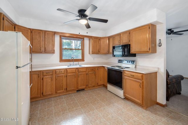 1104 McKinley Avenue, Rotterdam, NY 12303