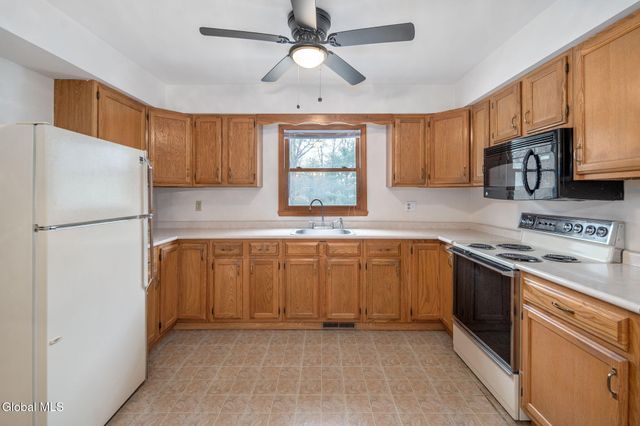 1104 McKinley Avenue, Rotterdam, NY 12303