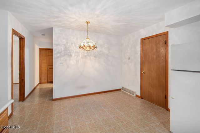 1104 McKinley Avenue, Rotterdam, NY 12303