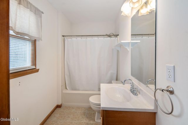 1104 McKinley Avenue, Rotterdam, NY 12303