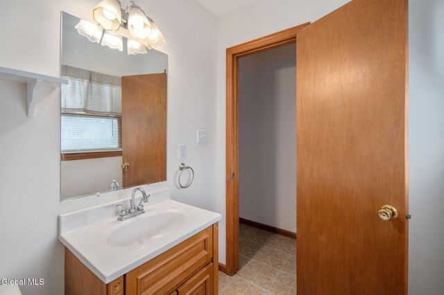 1104 McKinley Avenue, Rotterdam, NY 12303