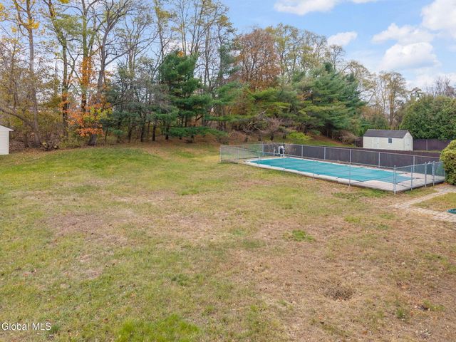 1104 McKinley Avenue, Rotterdam, NY 12303