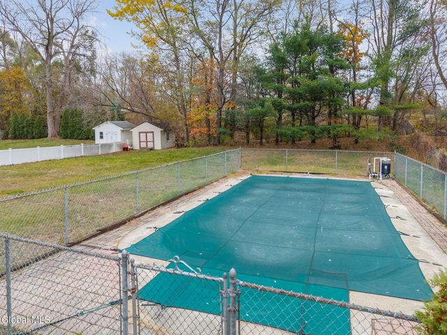 1104 McKinley Avenue, Rotterdam, NY 12303