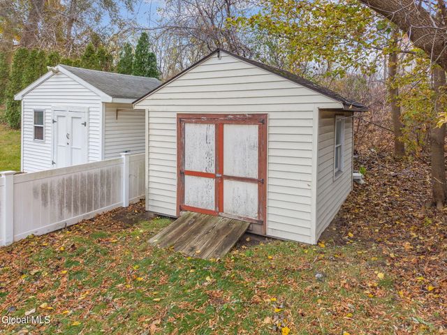 1104 McKinley Avenue, Rotterdam, NY 12303