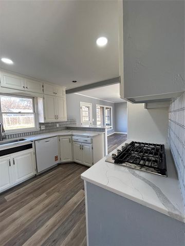 2906 W Broadway Avenue, Enid, OK 73703