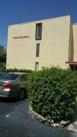 733 SE 1st Way 104, Deerfield Beach, FL 33441