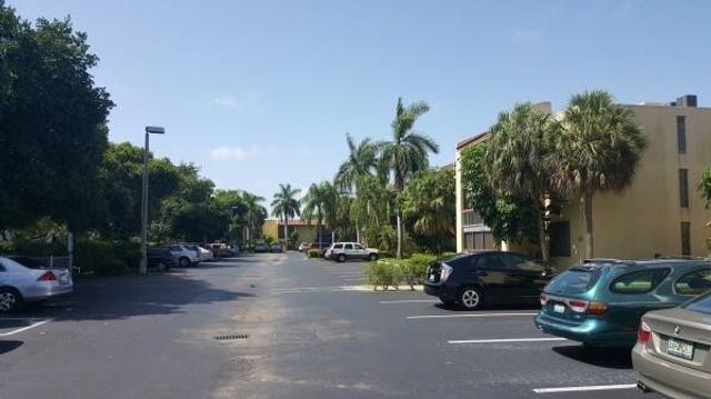 733 SE 1st Way 104, Deerfield Beach, FL 33441