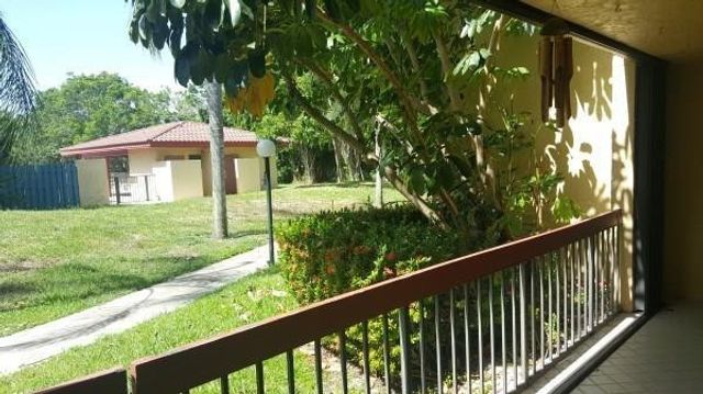 733 SE 1st Way 104, Deerfield Beach, FL 33441