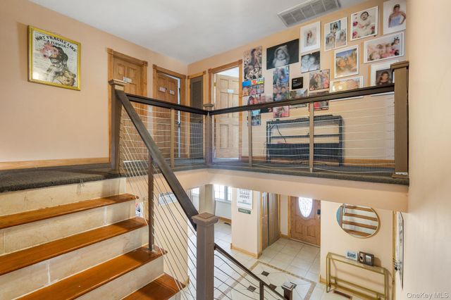 42 Beechwood Park, Poughkeepsie, NY 12601