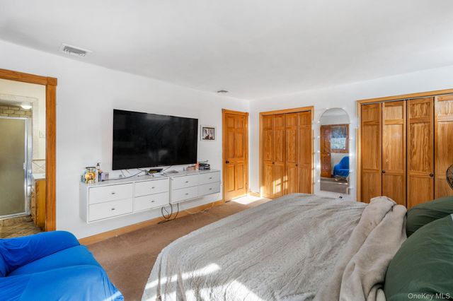 42 Beechwood Park, Poughkeepsie, NY 12601