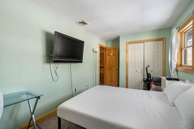 42 Beechwood Park, Poughkeepsie, NY 12601