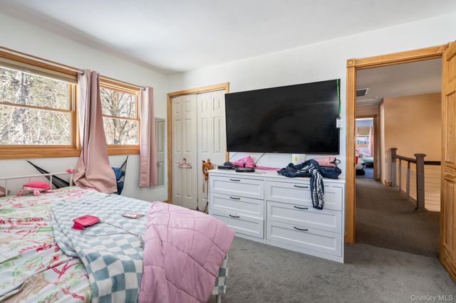 42 Beechwood Park, Poughkeepsie, NY 12601