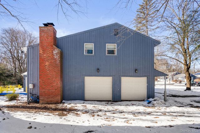 42 Beechwood Park, Poughkeepsie, NY 12601