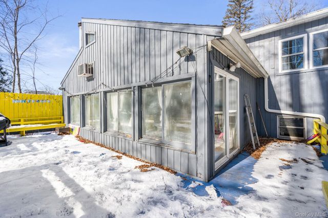 42 Beechwood Park, Poughkeepsie, NY 12601