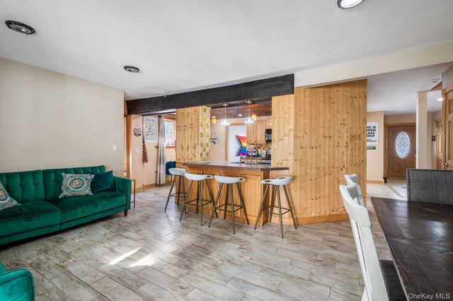 42 Beechwood Park, Poughkeepsie, NY 12601