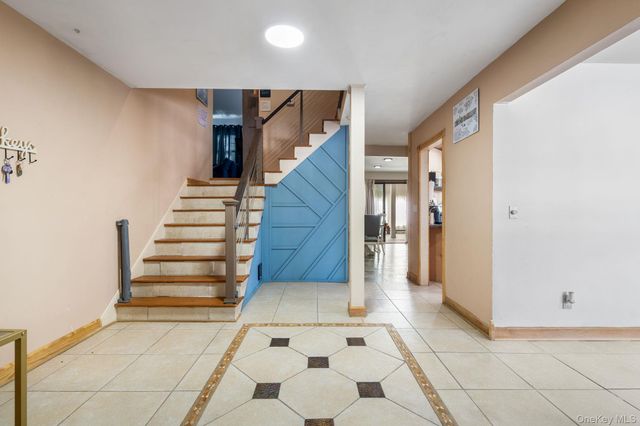 42 Beechwood Park, Poughkeepsie, NY 12601