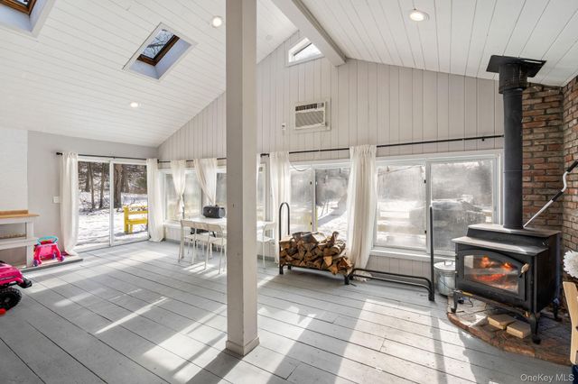 42 Beechwood Park, Poughkeepsie, NY 12601