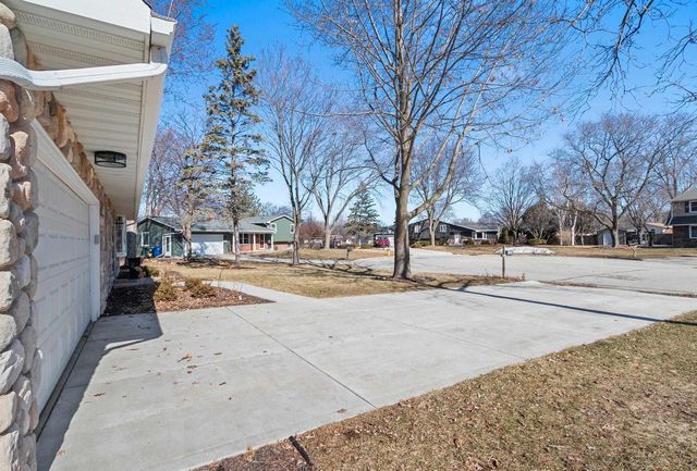 1258 CORNFLOWER COURT, De Pere, WI 54115