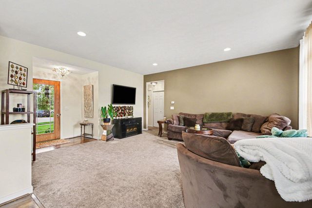 6186 Kingsbury Court, Allendale, MI 49401