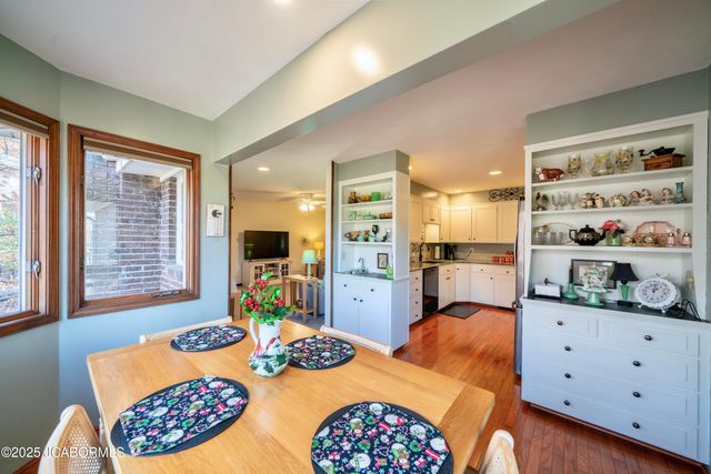 2012 TOWER DRIVE, Jefferson City, MO 65109